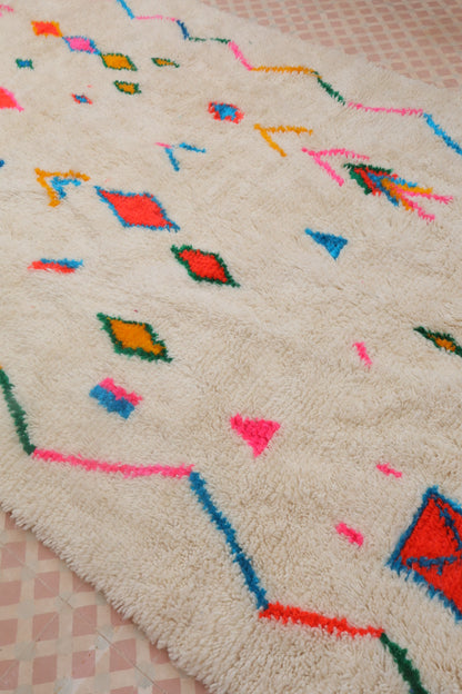 rug Berber Azilal White with Fluorescent Colored Patterns Pink Fluorescent Edges- 310 x 194 cm 