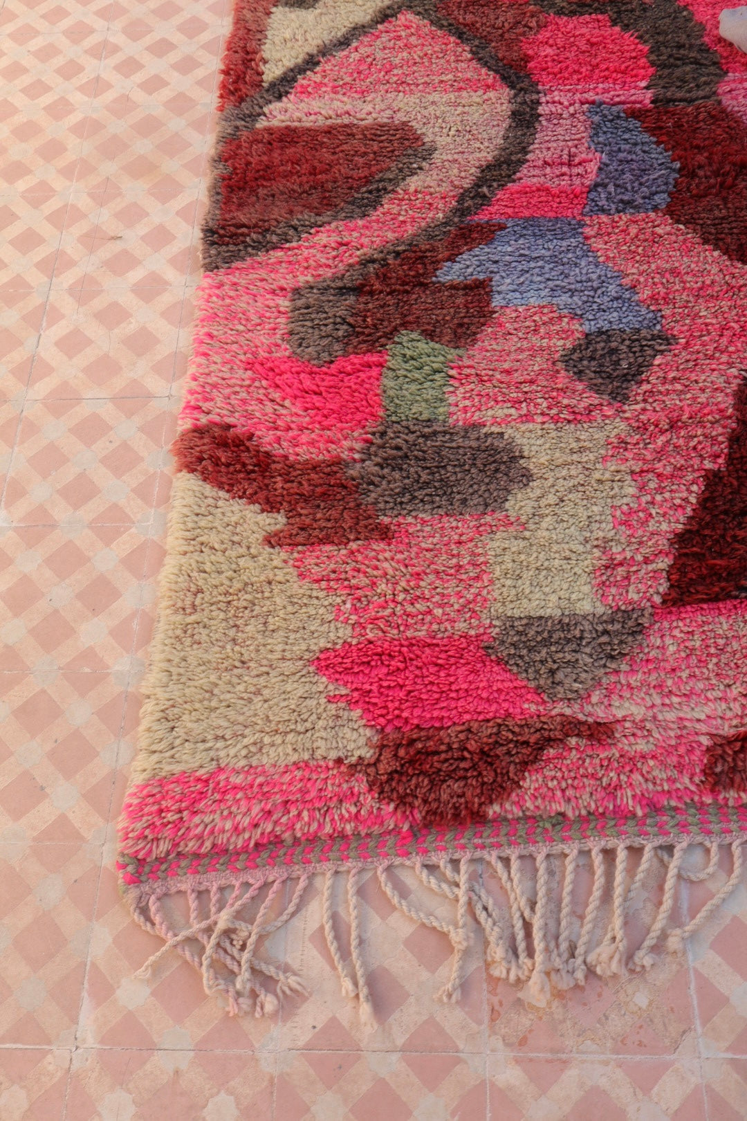 Tapis Berbère Boujad Rose Motifs Colorés - 292 x 205 cm Néda