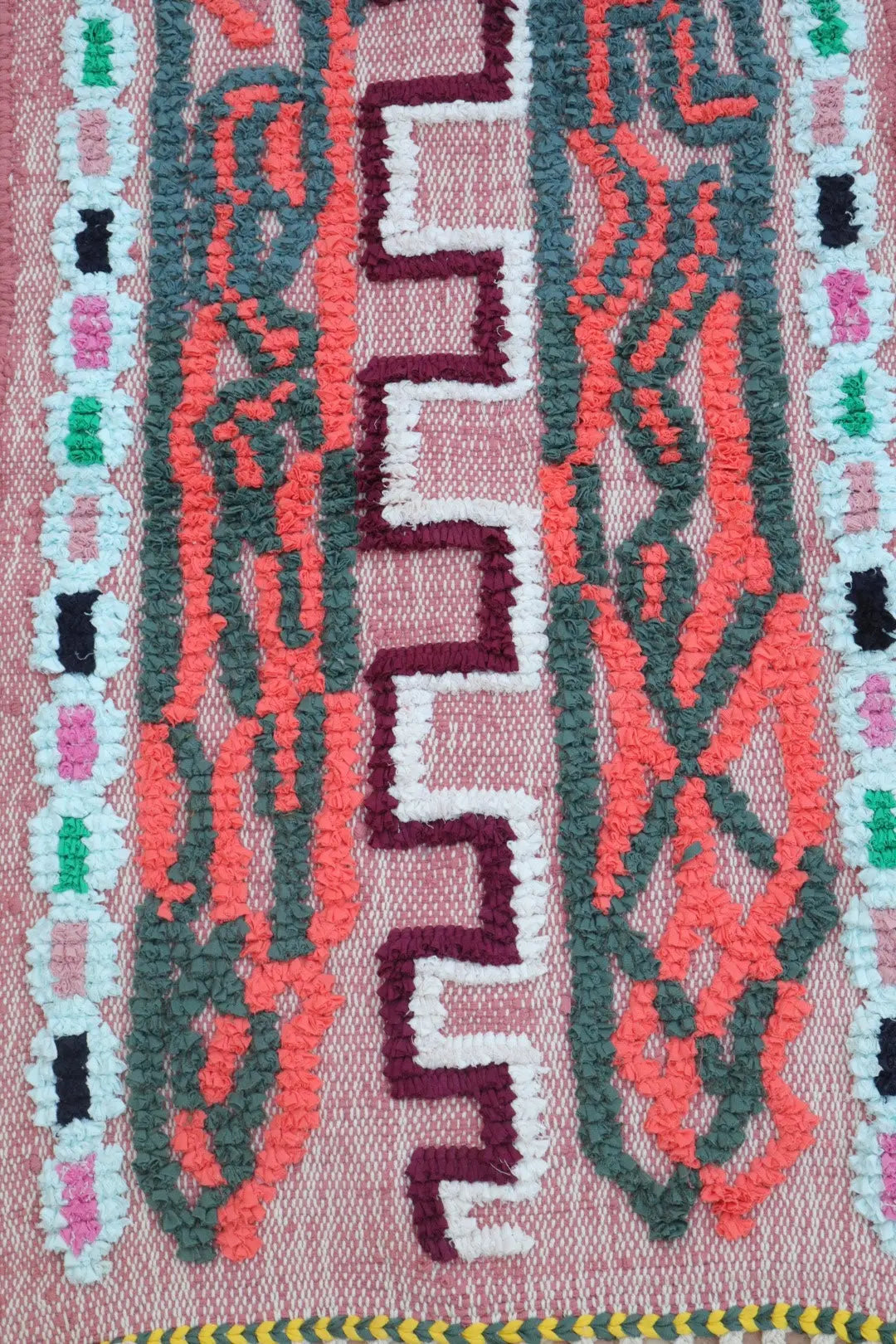 Tapis Berbère Boucherouite Coloré – Coton recyclé et lavable - 64 x 107 cm Néda