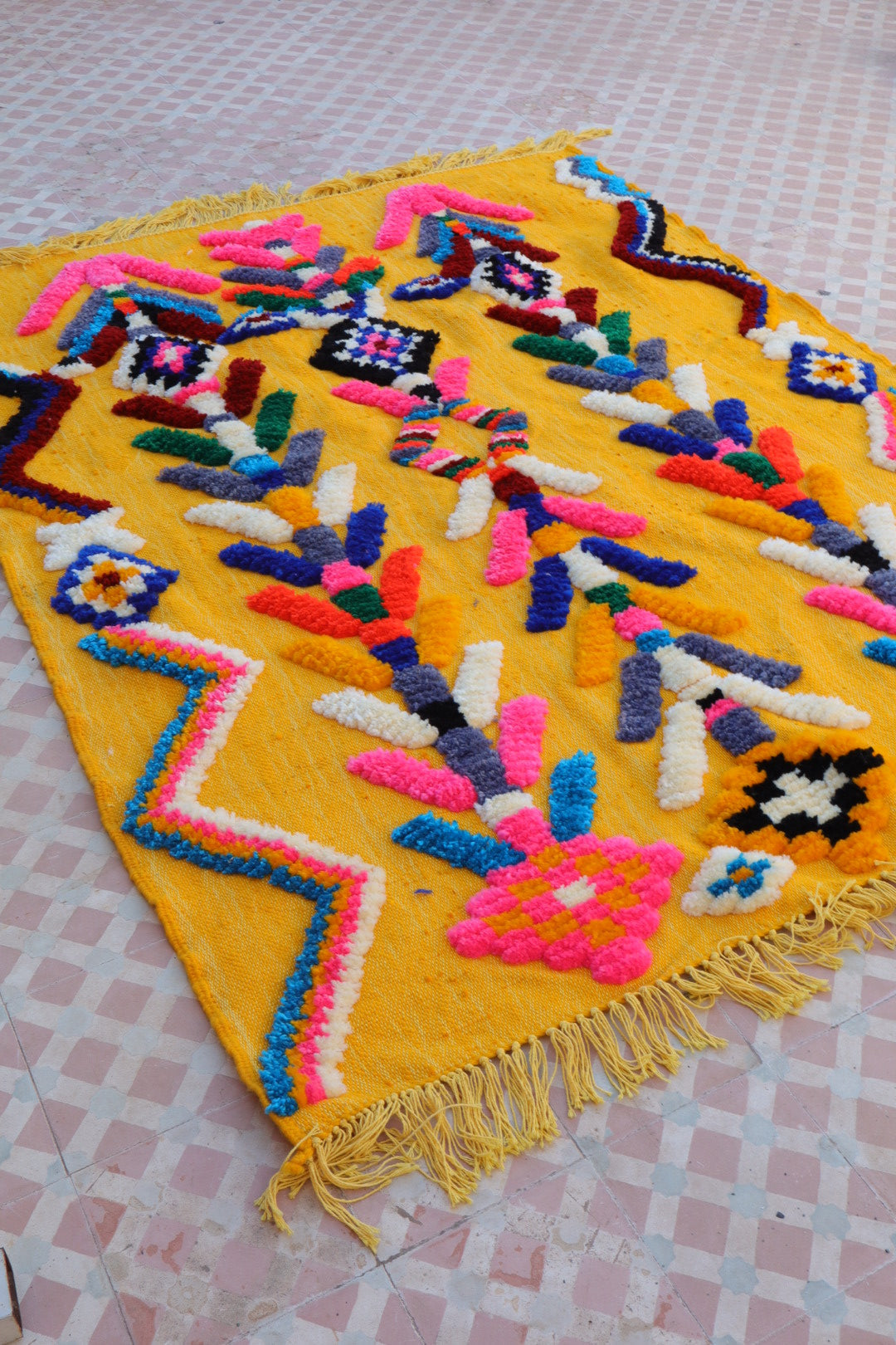 Bunter Berberteppich Sonnengelb Fluomuster- 190 x 142 cm Néda