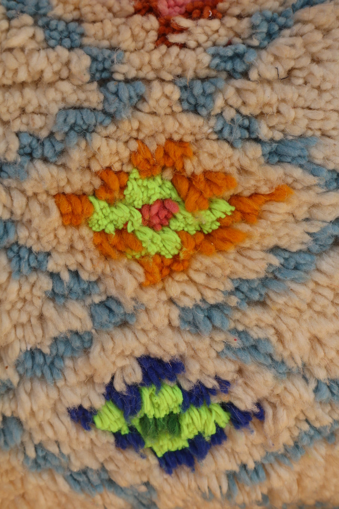 Coussin Marocain en Laine Blanc à Motifs Colorés - Néda