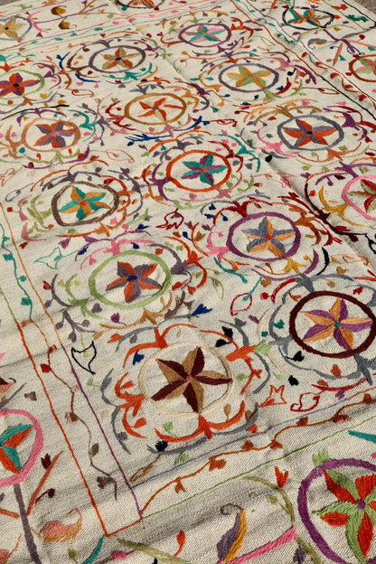 Tapis Kilim Suzani Motifs Brodés Multicolores – 240x 170 cm Néda