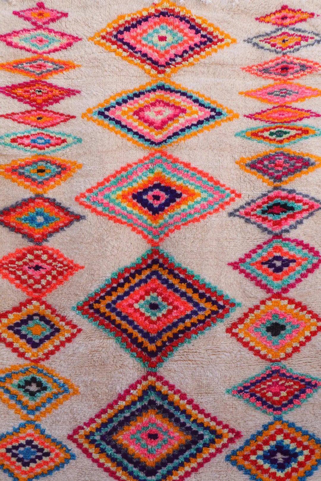 Tapis Berbère Azilal Colorés Motifs Multicolores et Fluo- 262 x 191 cm Néda