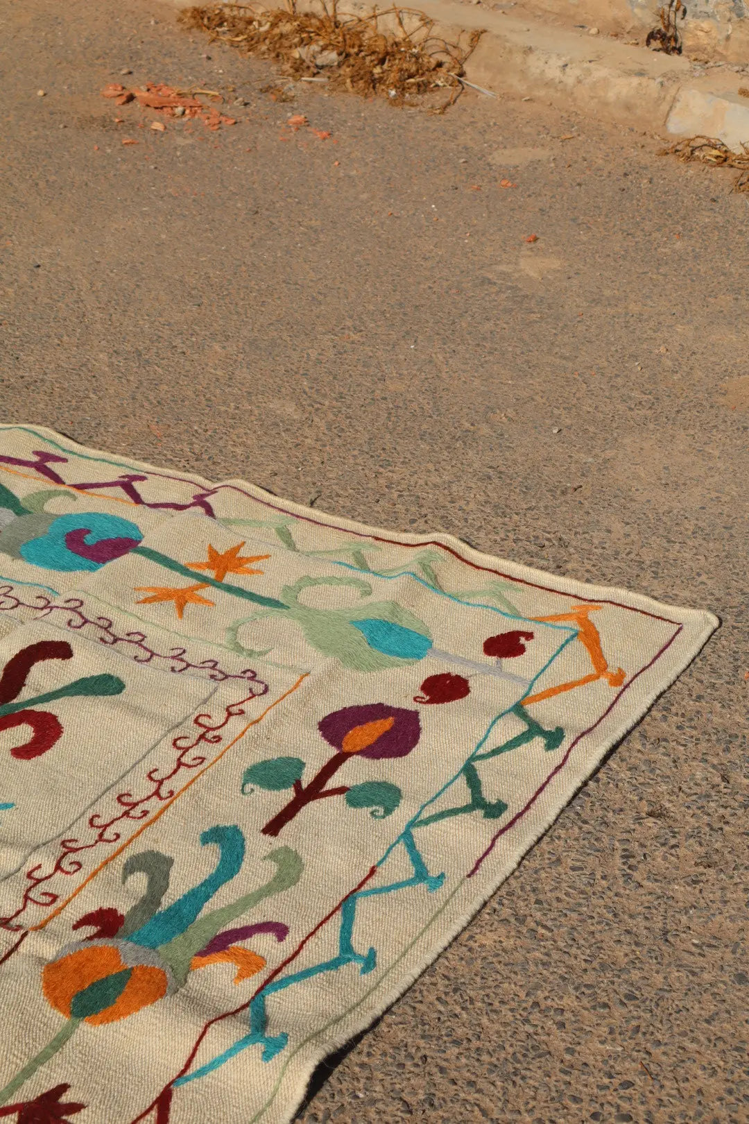 Tapis Kilim Suzani Blanc Bleu Multicolore – 240x 170 cm Néda