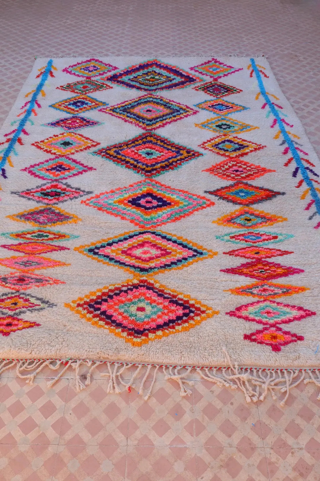 Tapis Berbère Azilal Colorés Motifs Multicolores et Fluo- 262 x 191 cm Néda