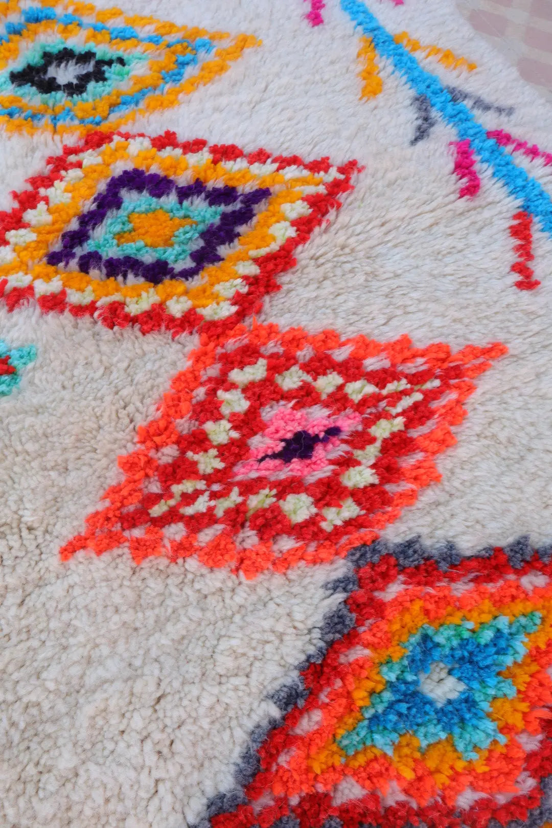 Tapis Berbère Azilal Colorés Motifs Multicolores et Fluo- 262 x 191 cm Néda