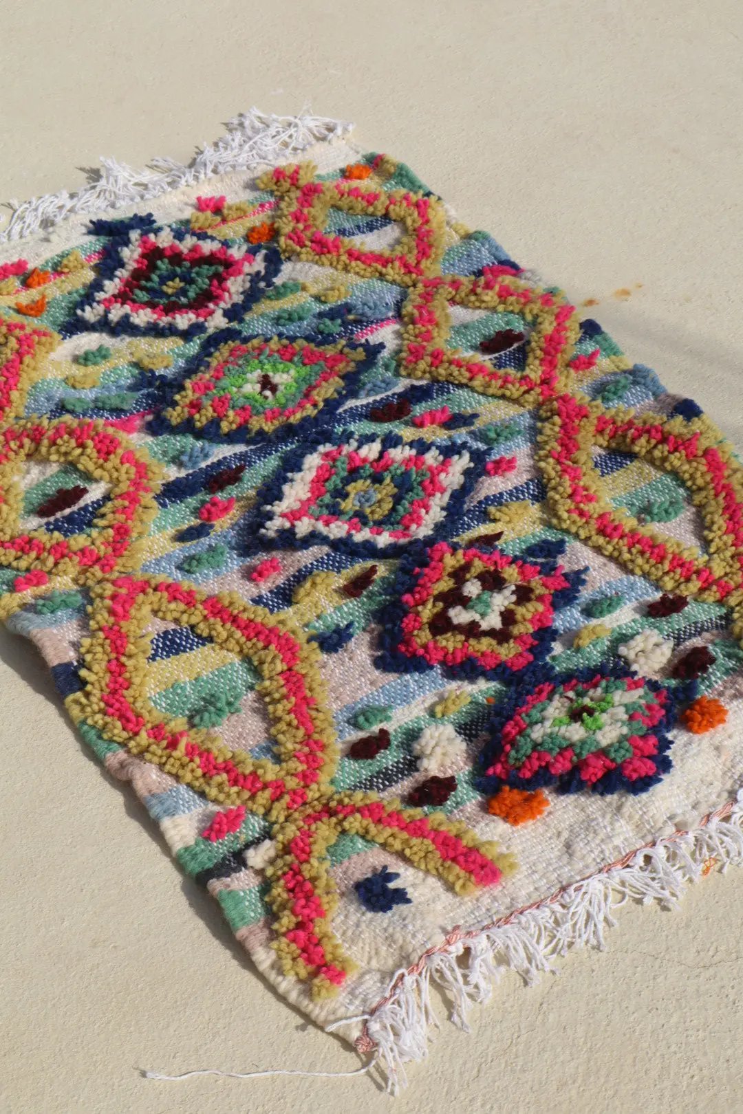 Tapis Berbère Coloré Azilal à Reliefs - 103 x 71 cm Néda