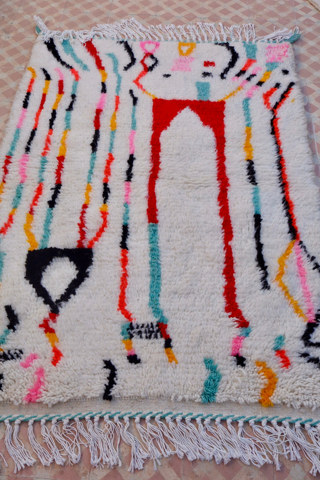 Tapis Berbère Azilal Blanc Motifs Losanges Colorés et Fluo- 149  x 104 cm Néda