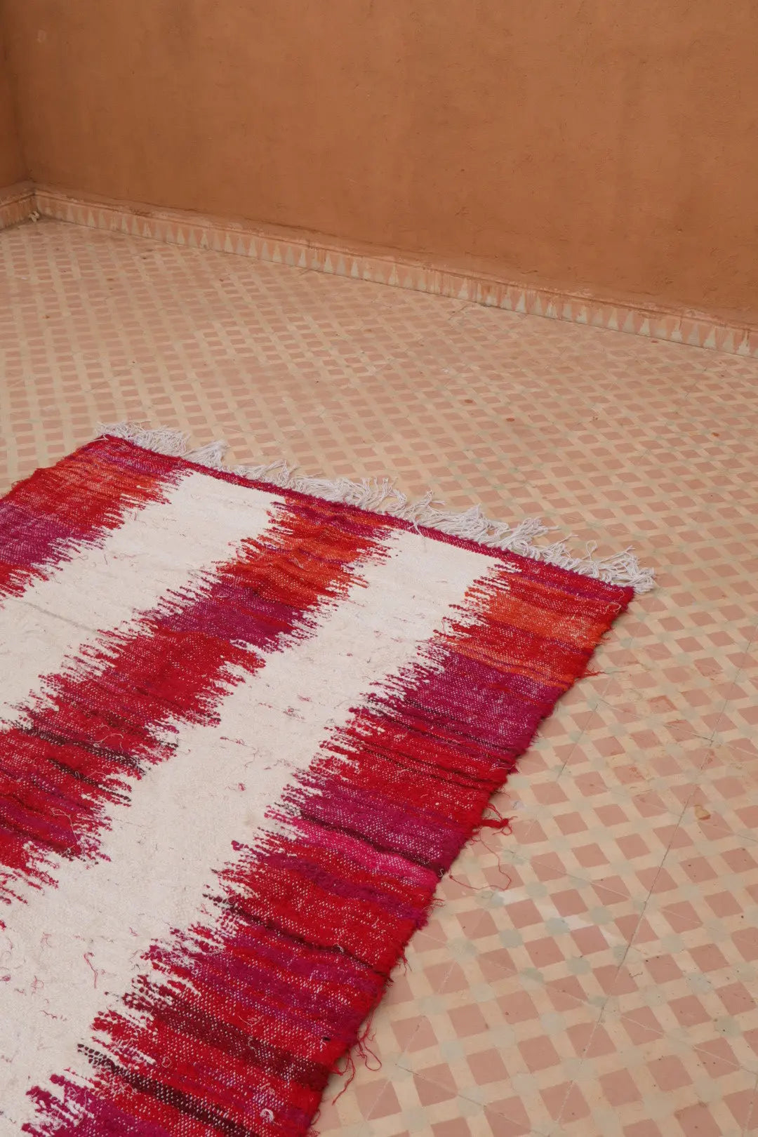 Tapis Berbère Kilim Boucherouite Bordeaux et Blanc - 236 x 139 cm Néda