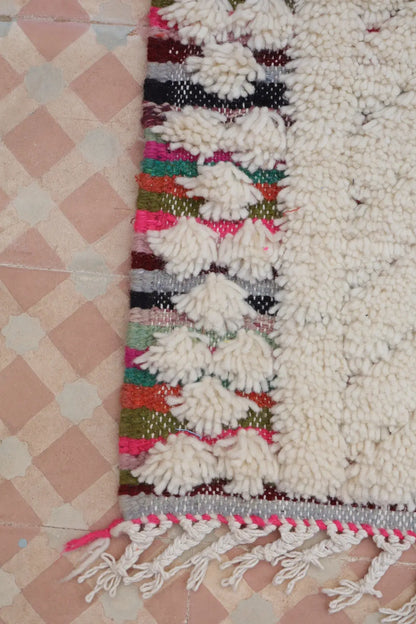 Tapis Berbère Béni Ouarain Blanc et Multicolore Reliefs - 154 x 102 cm Néda