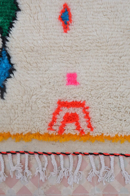 Tapis Berbère Coloré Blanc Motifs Multicolore Cadre Jaune - Azilal Néda