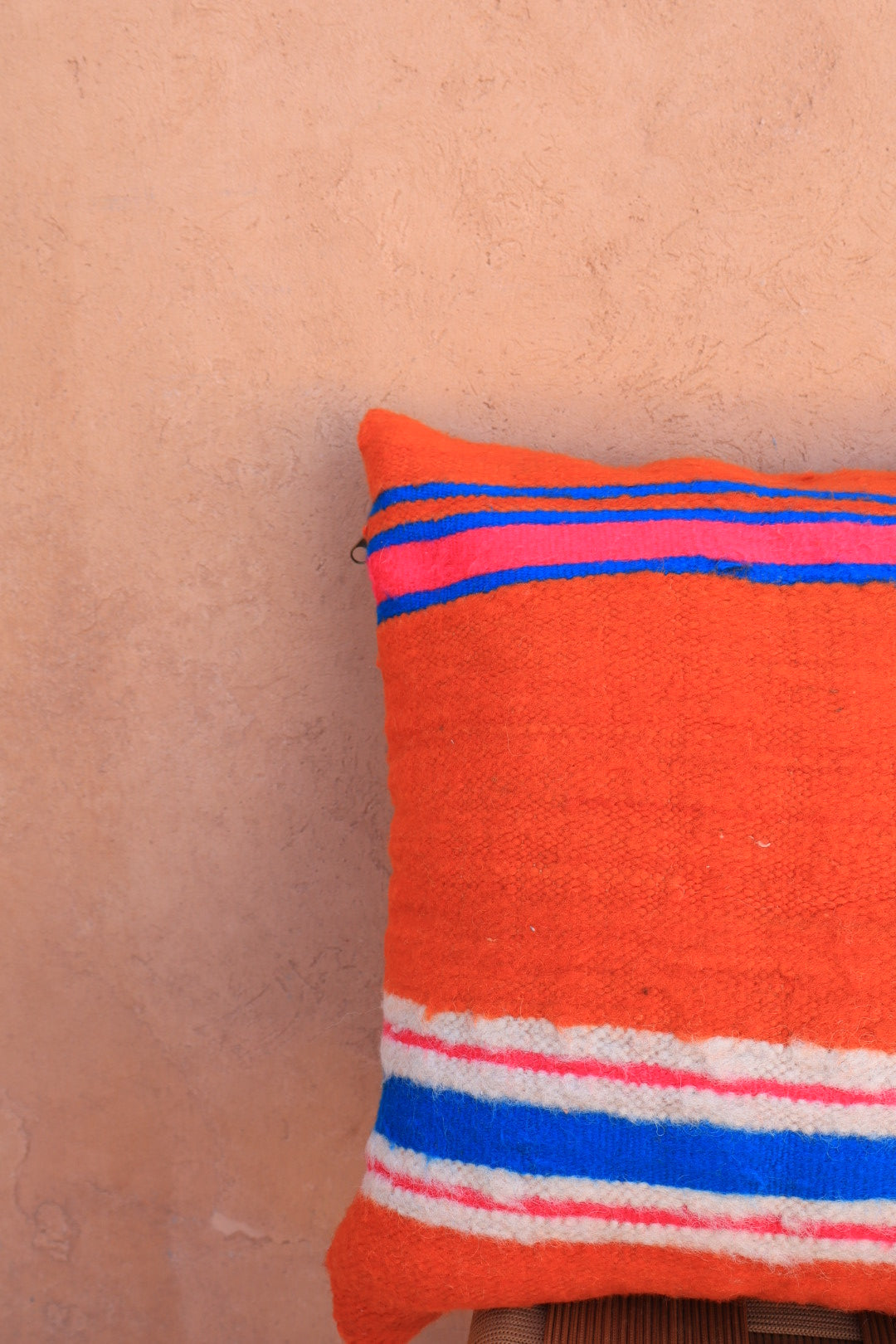 Cushion de lana a rayas ELA - naranja rosa