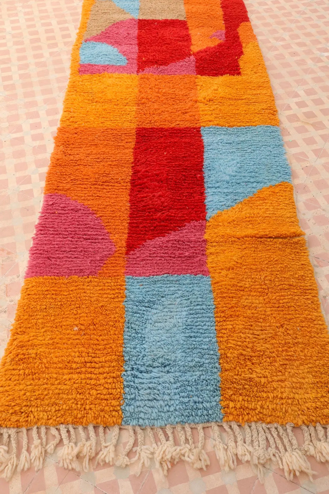 Tapis Berbère Azilal Coloré Moderne de Qualité Supérieure - 327 x 80 cm Néda