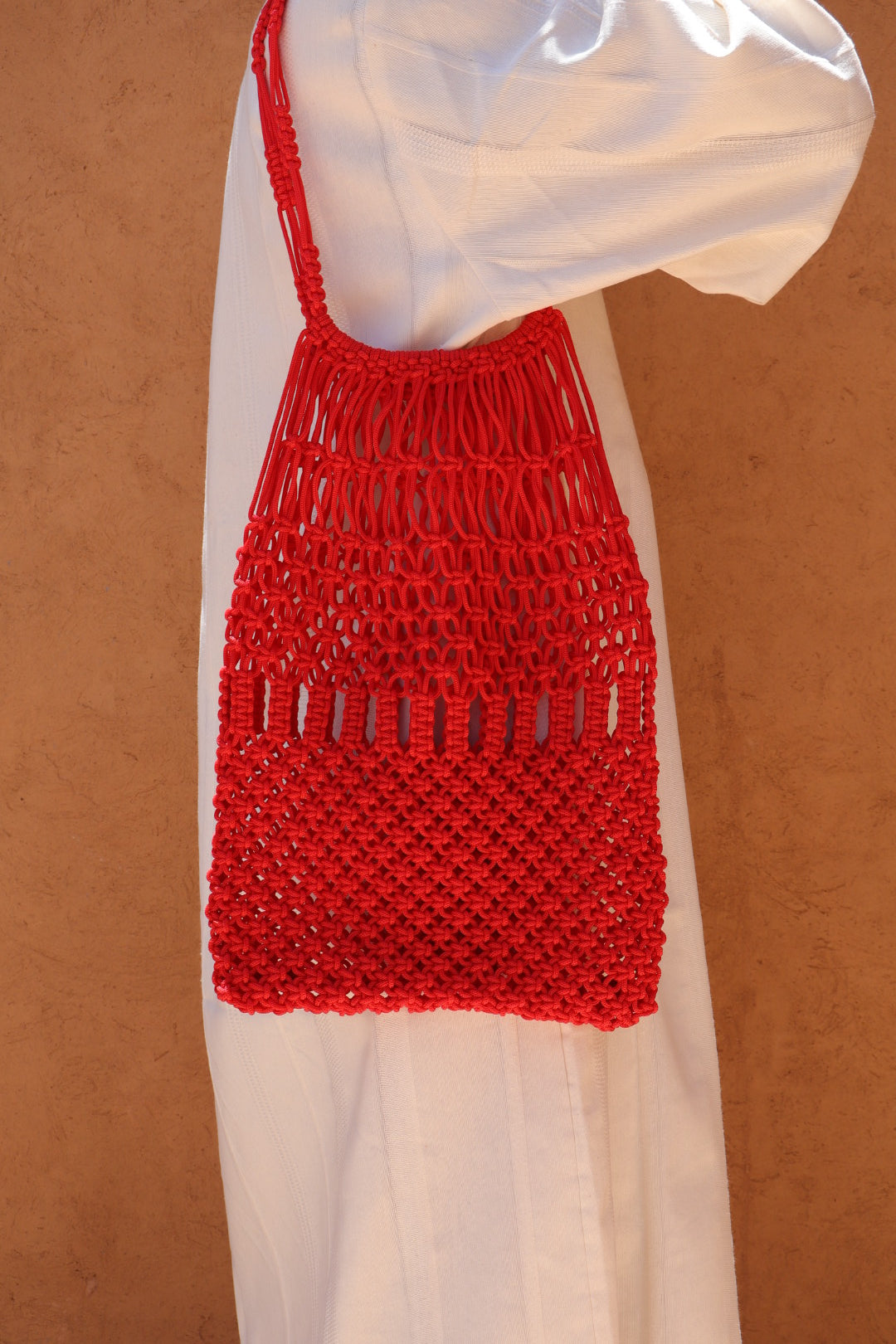 <img src="{{ 'sac-crochet-nylon-macrame-rouge.jpg' | asset_url }}" alt="Sac en crochet et nylon rouge fait main, porté à l'épaule, style macramé, idéal pour un look tendance et artisanal, disponible en plusieurs coloris" title="Sac en crochet et nylon rouge fait main - Macramé">