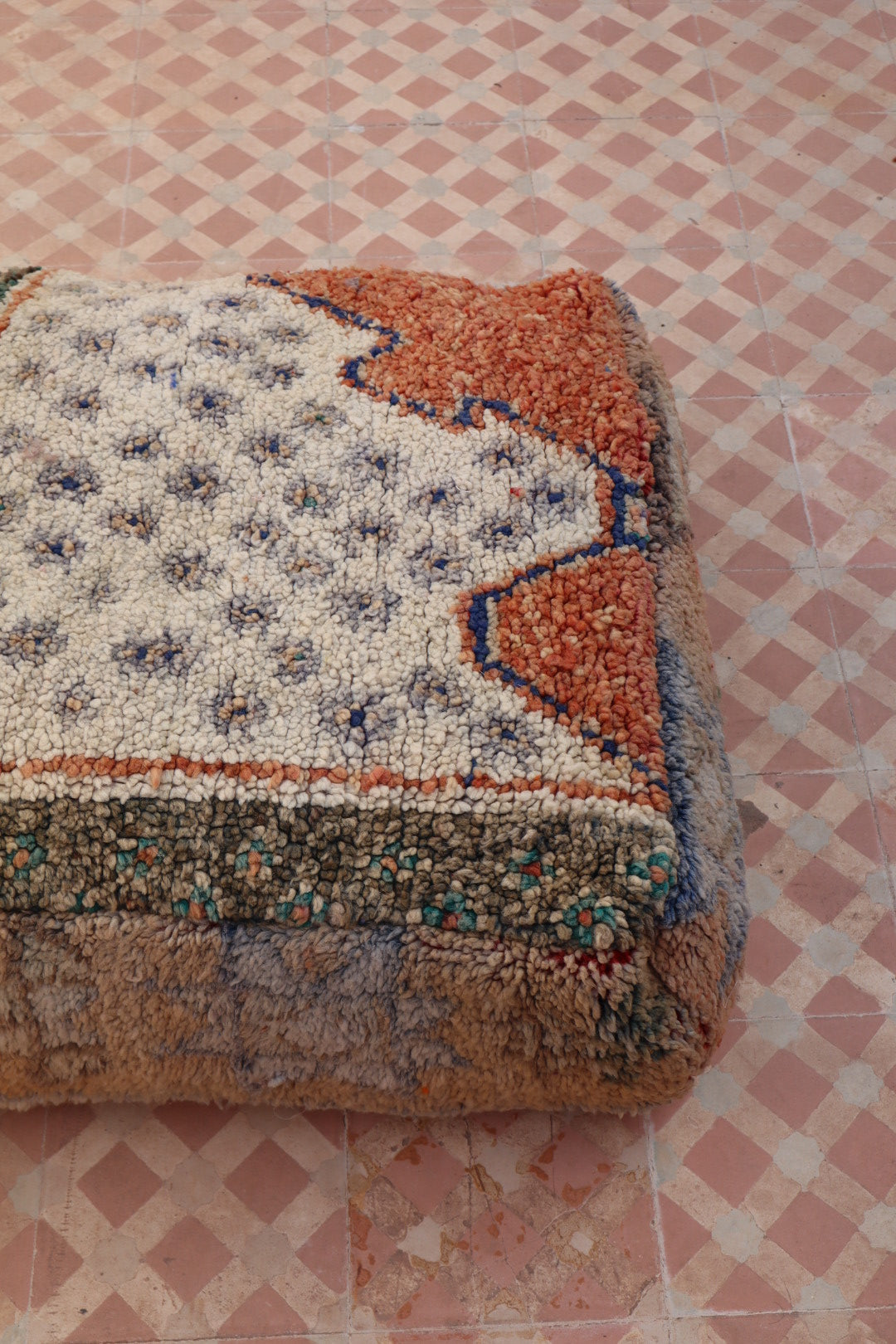 Pouf Berbère Coloré à Motifs Abstraits Néda