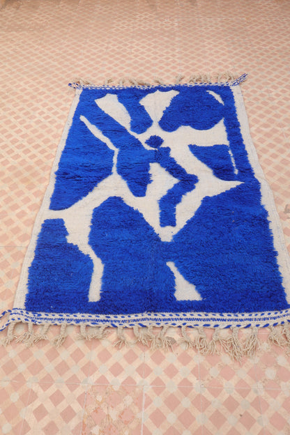 Tapis Berbère Béni Ouarain Moderne Bleu Klein À Reliefs - 182 x 120 cm Modèle Signature Néda