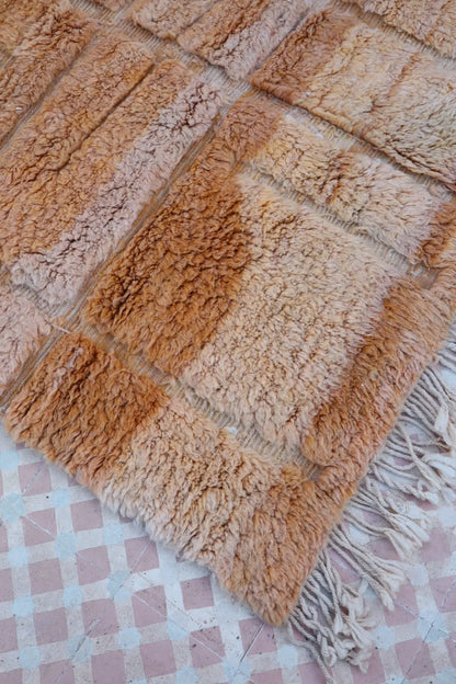 Tapis Berbère Orange Pêche Béni Ouarain Qualité Supérieure - 249 x 156 Néda