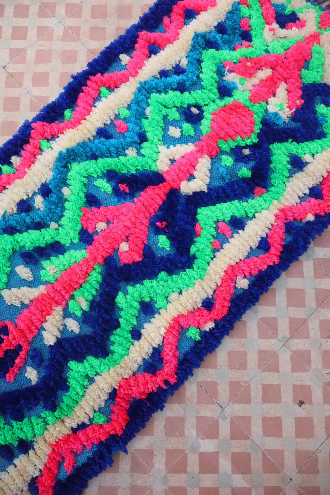 Tapis Berbère Couloir Azilal Bleu à Motifs Reliefs Fluo - 286 x 75 cm Néda