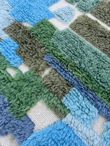 Tapis Berbère Motifs Abstraits Reliefs Bleu Vert Modèle Signature -227 x 220 cm Néda