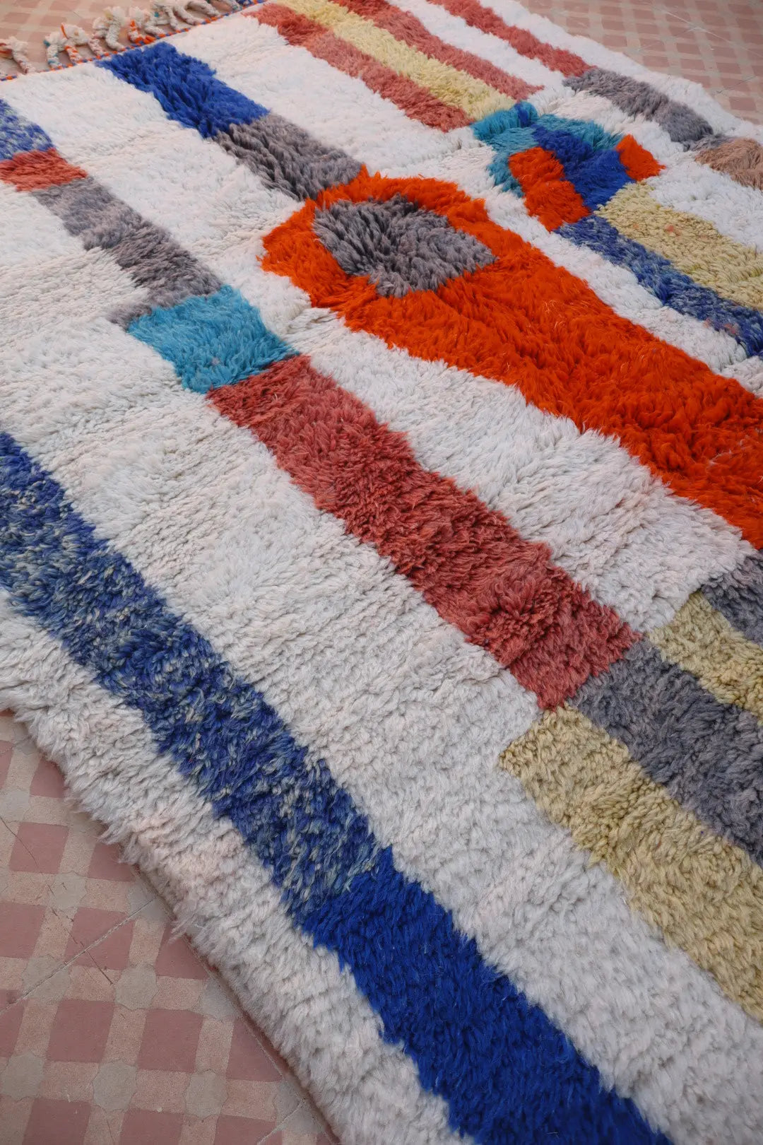 Tapis Berbère Azilal Écru Lignes Colorées- 249 x 157  cm Néda