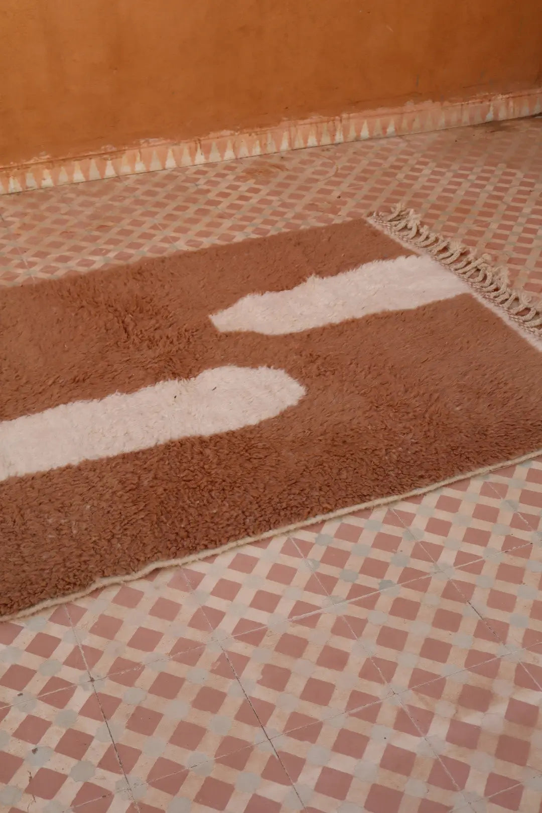 Tapis Berbère Béni Ouarain Moderne Beige Foncé Blanc - 160 x 110 cm Néda