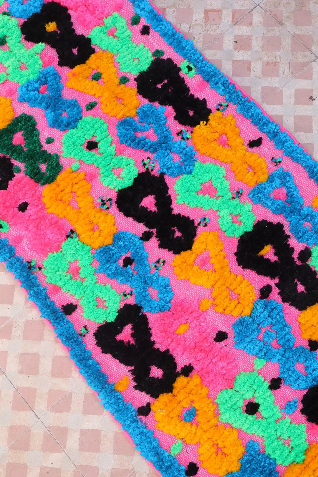 Tapis Berbère Couloir Azilal Rose à Motifs Reliefs Multicolores -293  x 70 cm Néda