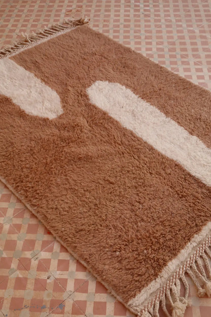 Tapis Berbère Béni Ouarain Moderne Beige Foncé Blanc - 160 x 110 cm Néda