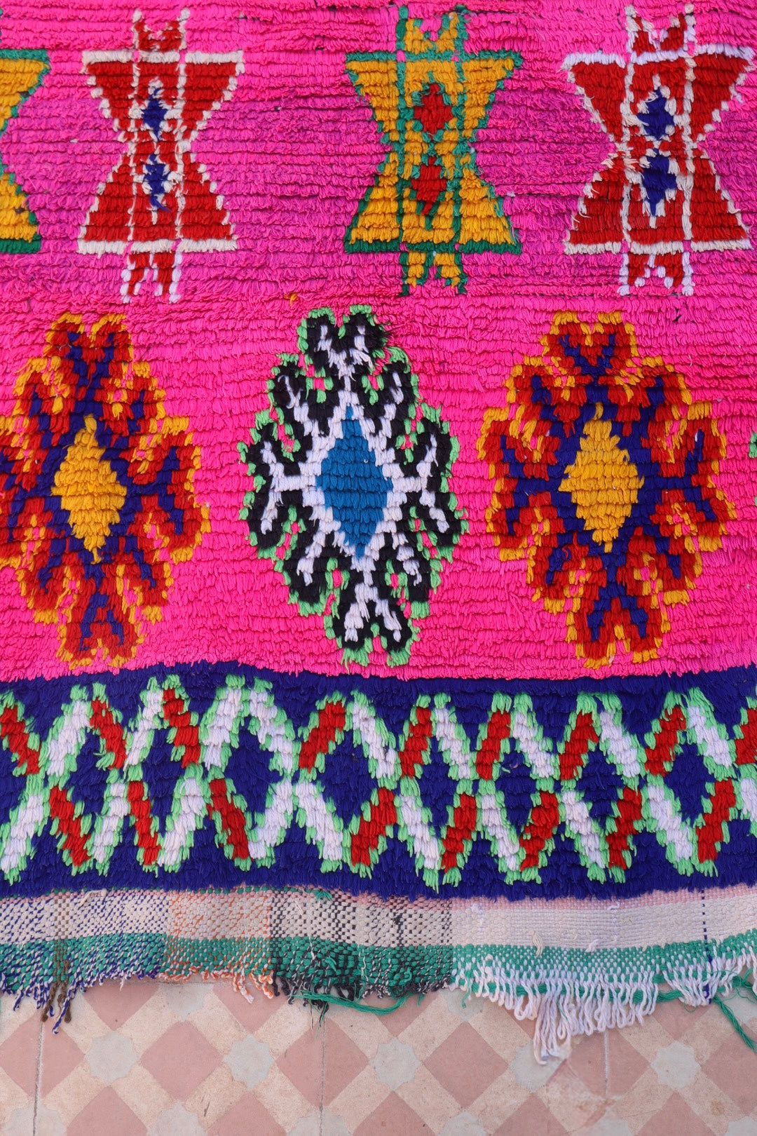 Tapis Berbère Azilal Couloir Vintage Fluo- 327 x 128 cm Néda