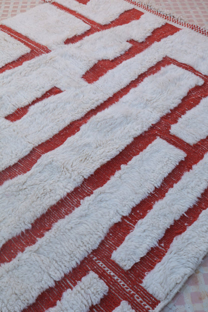 Tapis berbère beige et rouge tapis berbère moderne tapis marocain blanc et rouge tapis berbère moderne blanc à motifs en reliefs rouge tapis berbère contemporain rouge et blanc tapis berbère en laine fait main moderne rouge et blanc tapis déco bohème chic déco éclectique tapis salon en laine fait main 