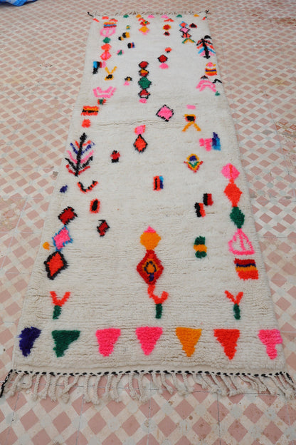 Berberteppich Flur Azilal Weiß mit bunten fluoreszierenden Mustern - 286 x 92 cm Néda
