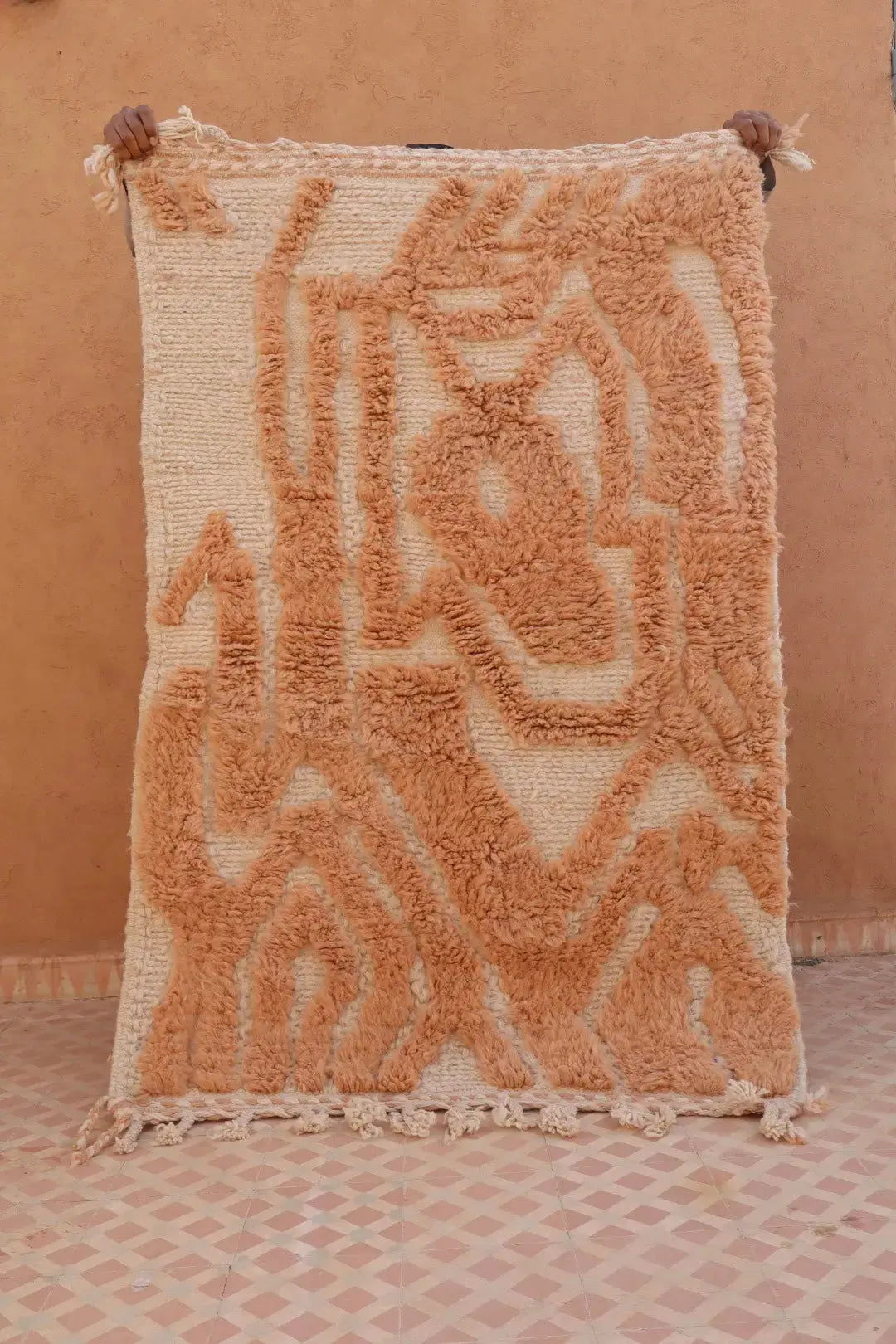 Tappeto Berbero Beni Ouarain Moderno Beige Con Rilievi Astratti - Modello firma 05 Néda