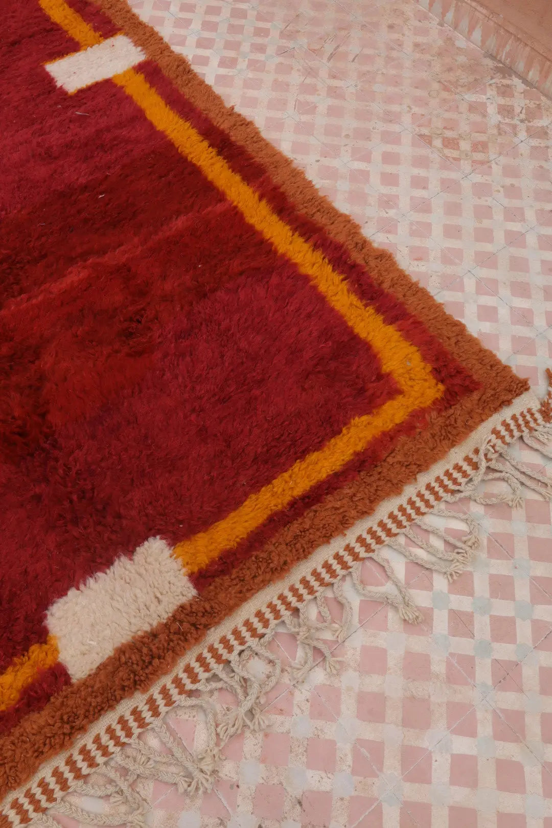 Tapis Berbère Béni Ouarain Minimaliste Coloré Bordeaux Jaune Moutarde Marron Blanc - 259 x 165 cm Néda