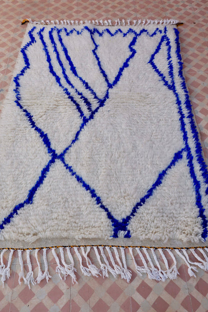 Tapis Berbère Azilal Motifs Abstraits Bleu Klein- 146 x 96 cm Néda