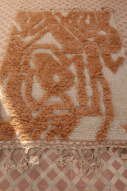 Tappeto Berbero Beni Ouarain Moderno Beige Con Rilievi Astratti - Modello firma 05 Néda