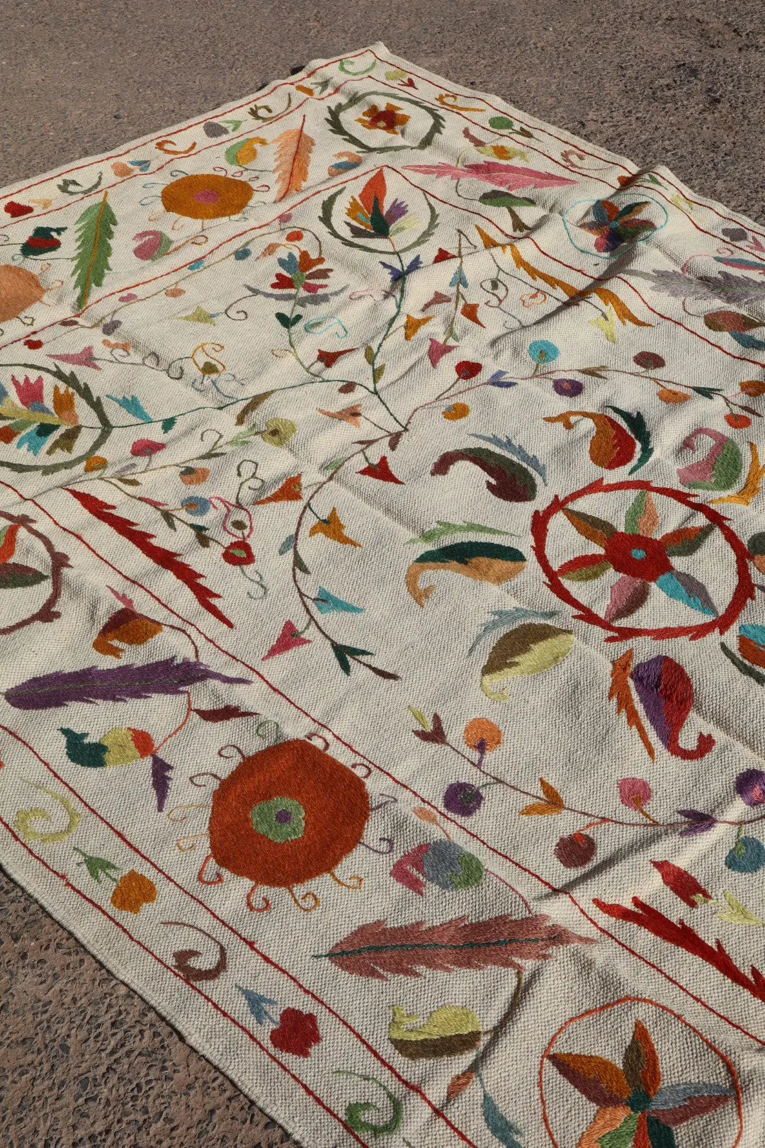 Tapis Kilim Suzani Blanc Multicolore – 238 x 159 cm Néda