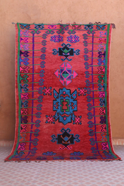 Tapis berbère vintage terracotta à motifs fluo tapis azilal ancien tapis marocain ancien terracotta motifs colorés et Fluo 