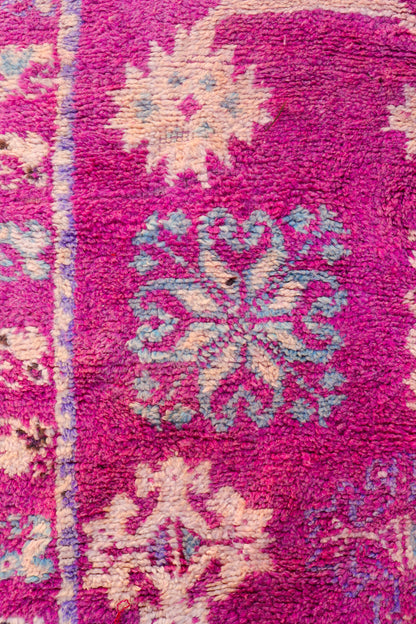 Alfombra bereber Boujaad Antiguos motivos de color violeta magenta - 385 x 173 cm