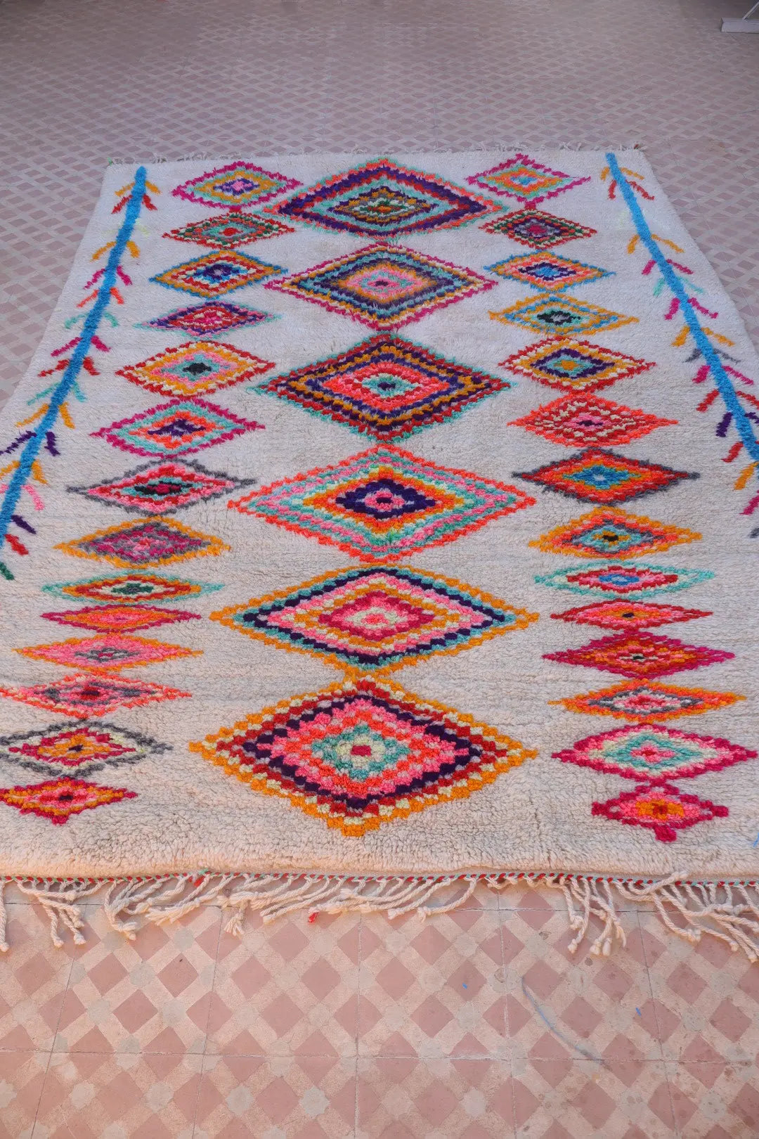 Tapis Berbère Azilal Colorés Motifs Multicolores et Fluo- 262 x 191 cm Néda