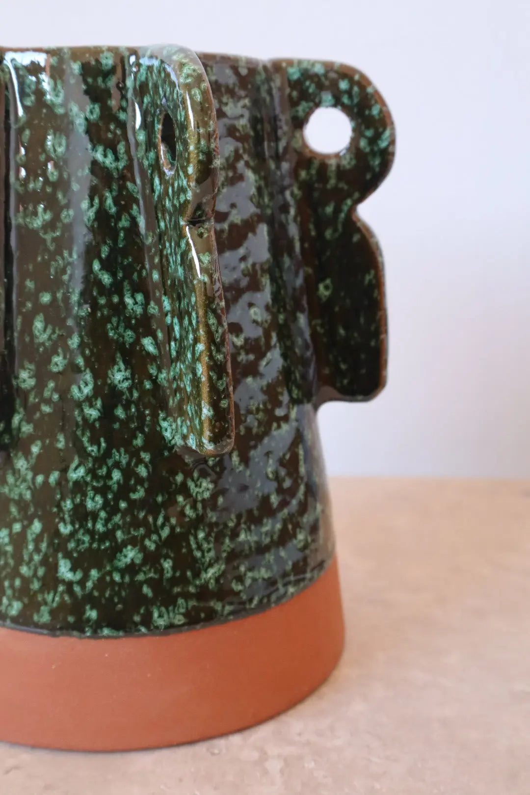 Vase Sculptural Bi Matières Vert Moucheté- SABI Néda