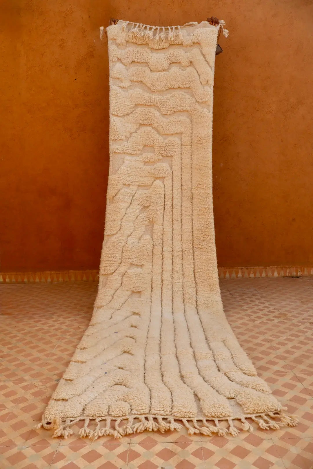 Tapis Berbère de Couloir Béni Ouarain Blanc Moderne à Reliefs Qualité Supérieure- 315 x 76 cm Néda