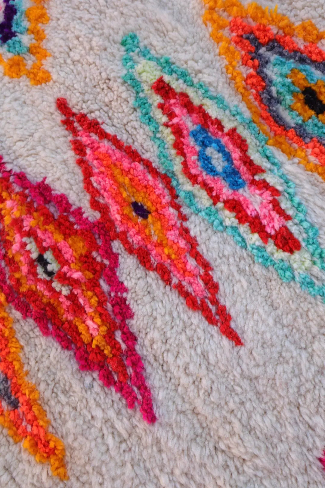 Tapis Berbère Azilal Colorés Motifs Multicolores et Fluo- 262 x 191 cm Néda