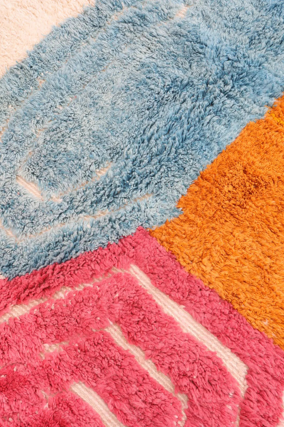 Tapis Berbère Blanc à Motifs Colorés Contemporain à Reliefs Béni Ouarain - 292 x 194 cm Néda