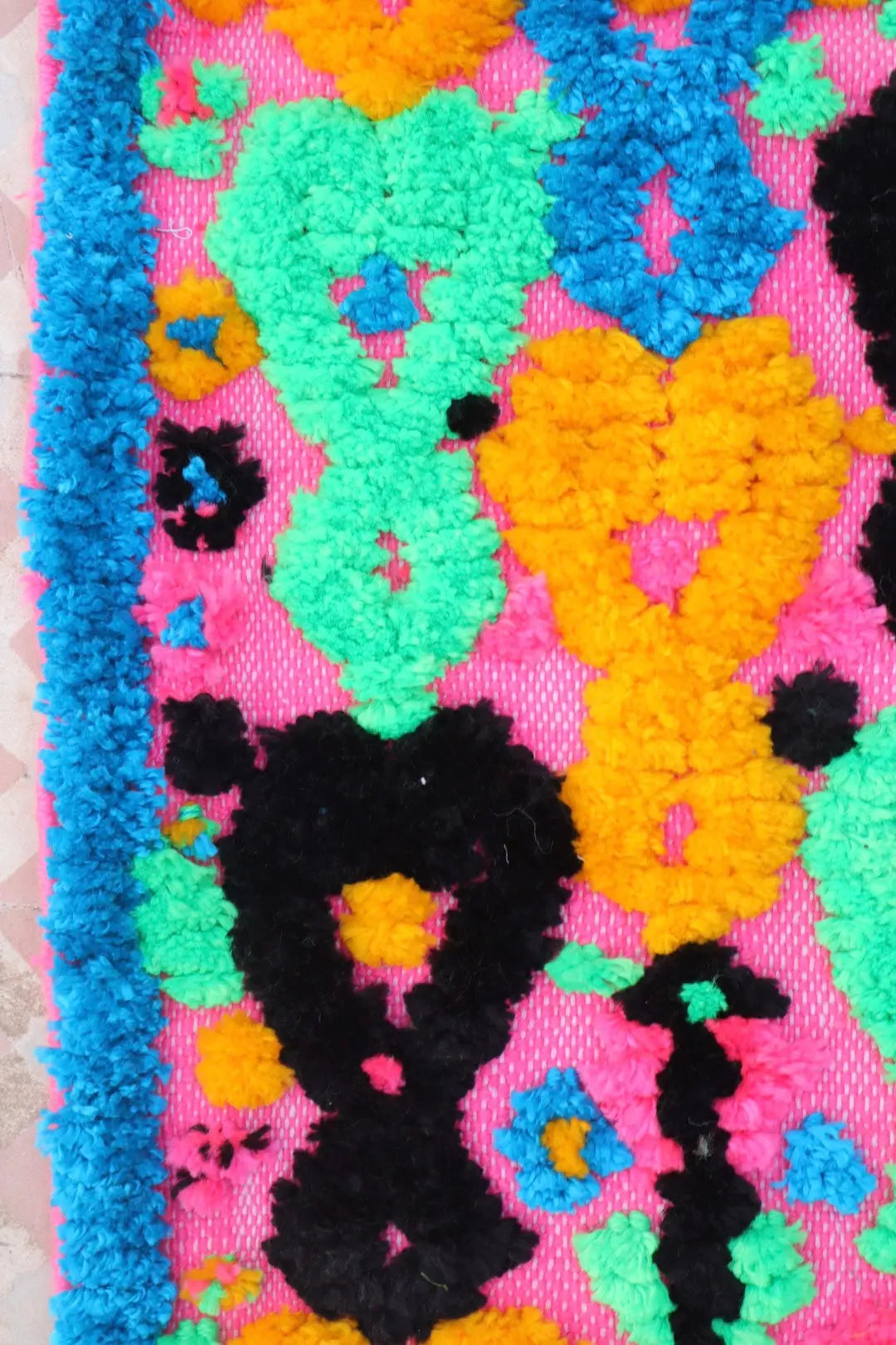 Tapis Berbère Couloir Azilal Rose à Motifs Reliefs Multicolores -293  x 70 cm Néda