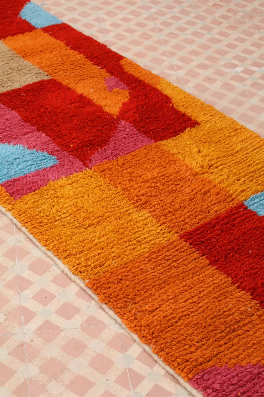 Tapis Berbère Azilal Coloré Moderne de Qualité Supérieure - 327 x 80 cm Néda