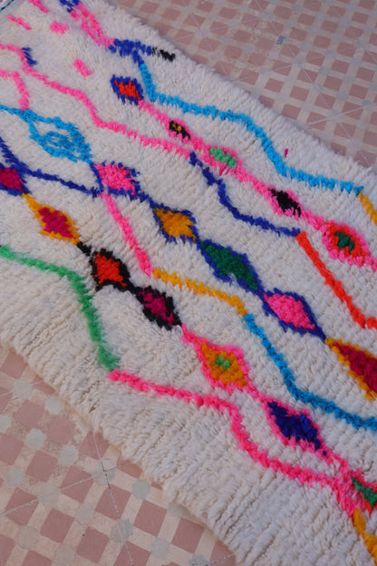 Tapis Berbère Couloir Azilal Blanc à Motifs Colorés Fluos - 300 x 82 cm Néda