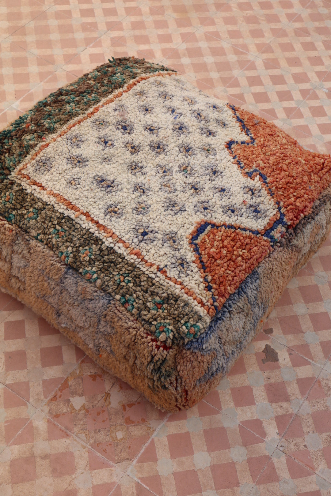 Pouf Berbère Coloré à Motifs Abstraits Néda