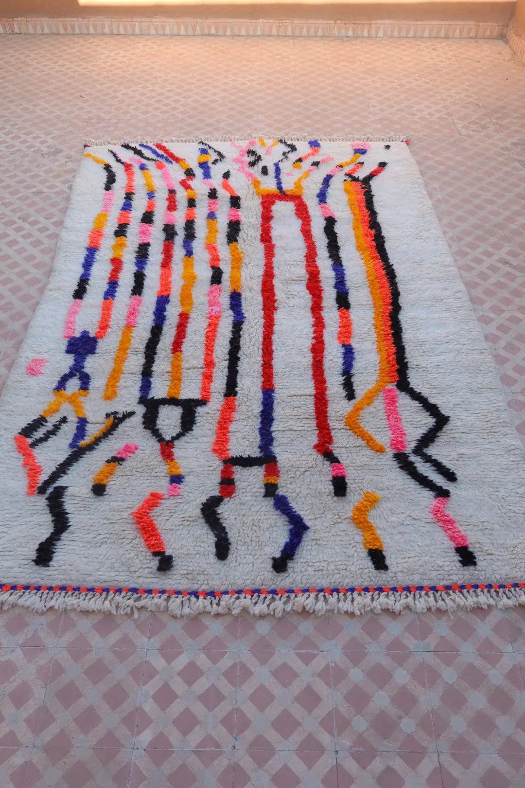 Tapis Berbère Azilal Blanc Motifs Colorés et Fluo- 236 x 153  cm Néda