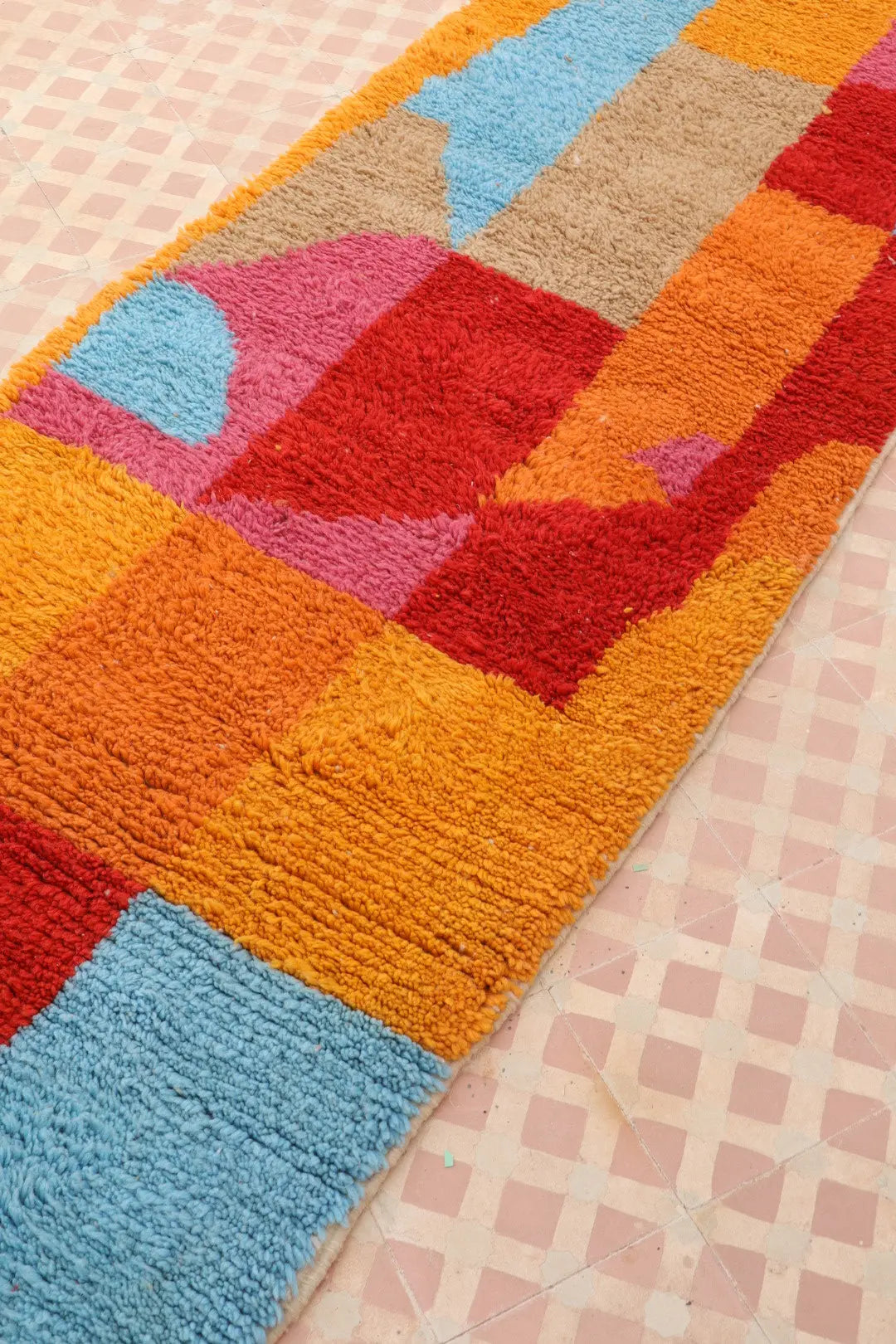 Tapis Berbère Azilal Coloré Moderne de Qualité Supérieure - 327 x 80 cm Néda