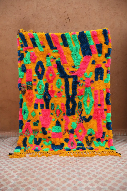 Bunter Berber-Teppich in Senfgelb mit fluoreszierenden Mustern - 190 x 142 cm Néda