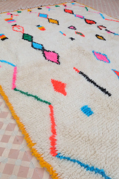 Tapis Berbère Coloré Blanc Motifs Multicolore Cadre Jaune - Azilal Néda